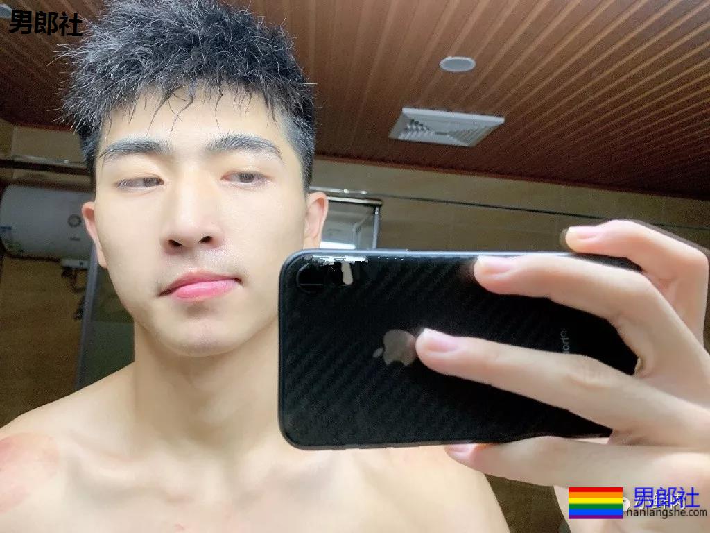 西安体院招生海报被指低俗不堪,这究竟是戳到谁? - 51虹马 西安体院招生海报被指低俗不堪,这究竟是戳到谁? - 51虹马