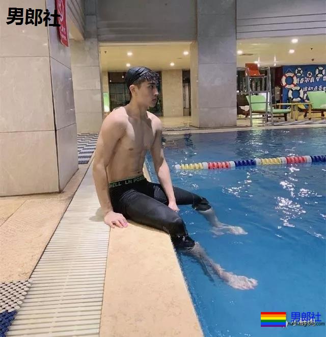 西安体院招生海报被指低俗不堪,这究竟是戳到谁? - 51虹马 西安体院招生海报被指低俗不堪,这究竟是戳到谁? - 51虹马