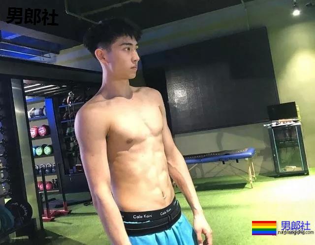 西安体院招生海报被指低俗不堪,这究竟是戳到谁? - 51虹马 西安体院招生海报被指低俗不堪,这究竟是戳到谁? - 51虹马