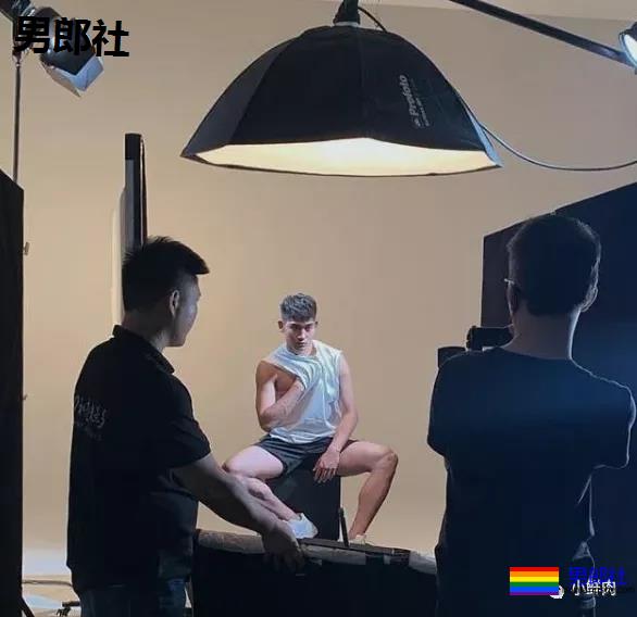 西安体院招生海报被指低俗不堪,这究竟是戳到谁? - 51虹马 西安体院招生海报被指低俗不堪,这究竟是戳到谁? - 51虹马