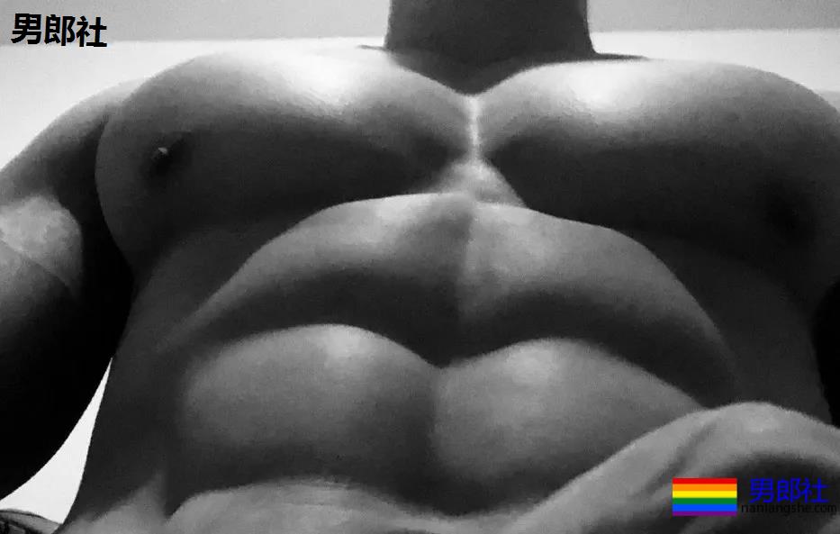 96年成都健身教练被偷拍走红,这胸太太太大了! - 51虹马 96年成都健身教练被偷拍走红,这胸太太太大了! - 51虹马