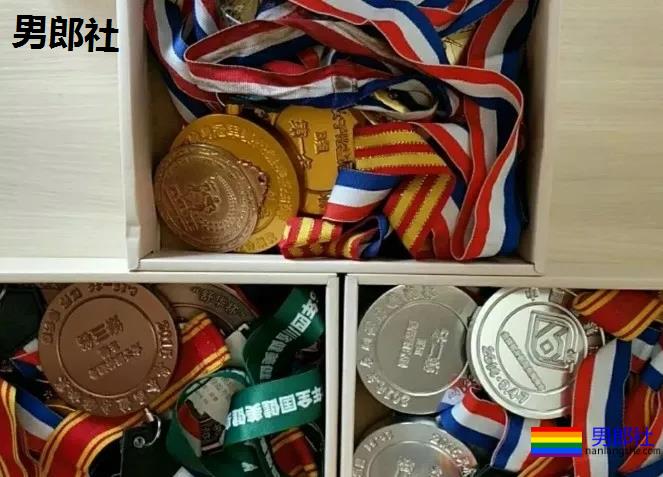 96年成都健身教练被偷拍走红,这胸太太太大了! - 51虹马 96年成都健身教练被偷拍走红,这胸太太太大了! - 51虹马