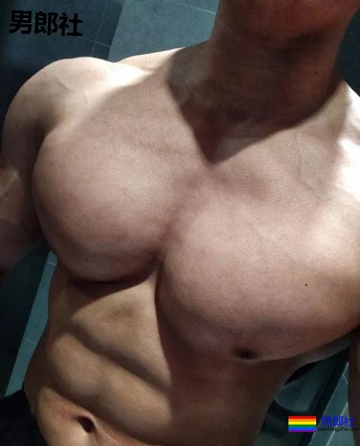 96年成都健身教练被偷拍走红,这胸太太太大了! - 51虹马 96年成都健身教练被偷拍走红,这胸太太太大了! - 51虹马