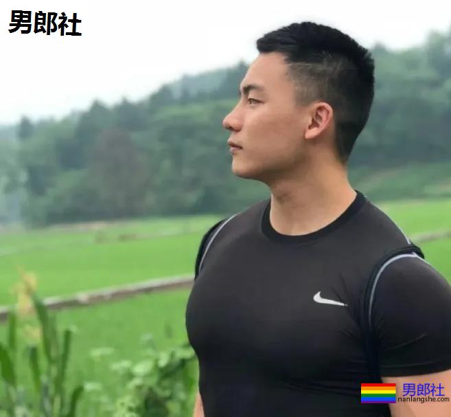 96年成都健身教练被偷拍走红,这胸太太太大了! - 51虹马 96年成都健身教练被偷拍走红,这胸太太太大了! - 51虹马