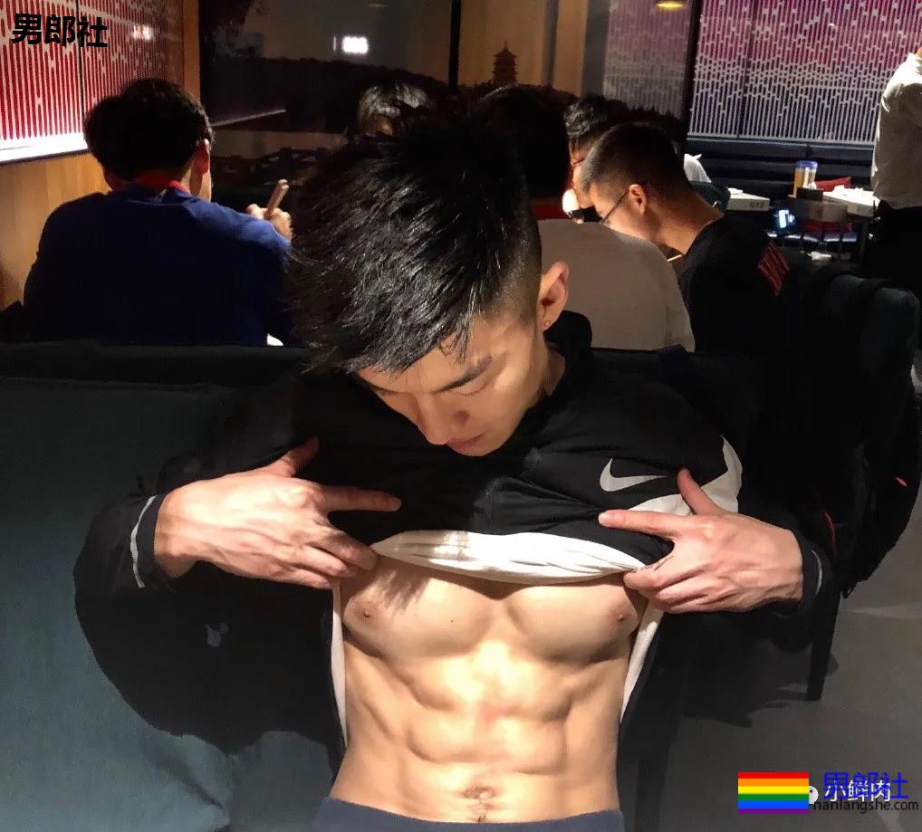 这场硬照漫天的身材与颜值较量，上海教练拿第1没得说！ - 51虹马