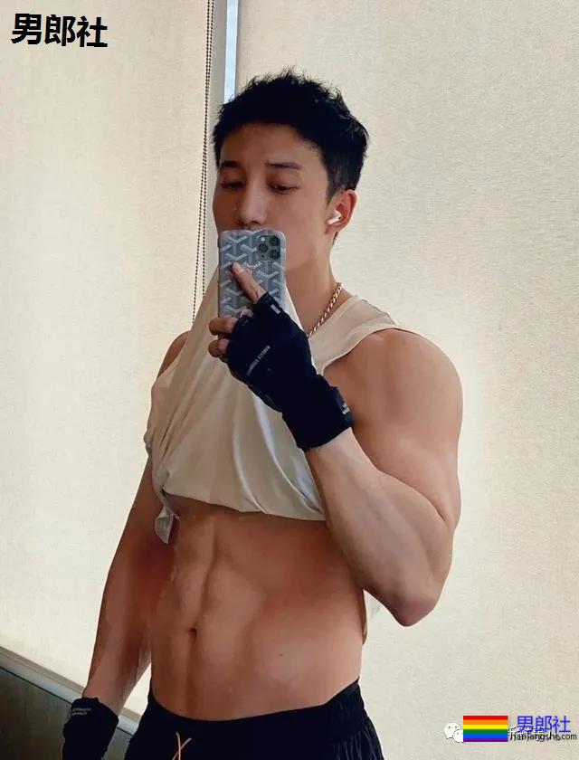 终于出了一档看肌肉帅哥的综艺节目！这谁扛得住啊？ - 51虹马