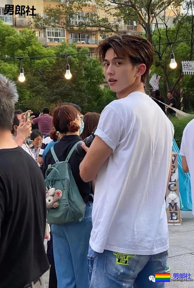 终于出了一档看肌肉帅哥的综艺节目！这谁扛得住啊？ - 51虹马