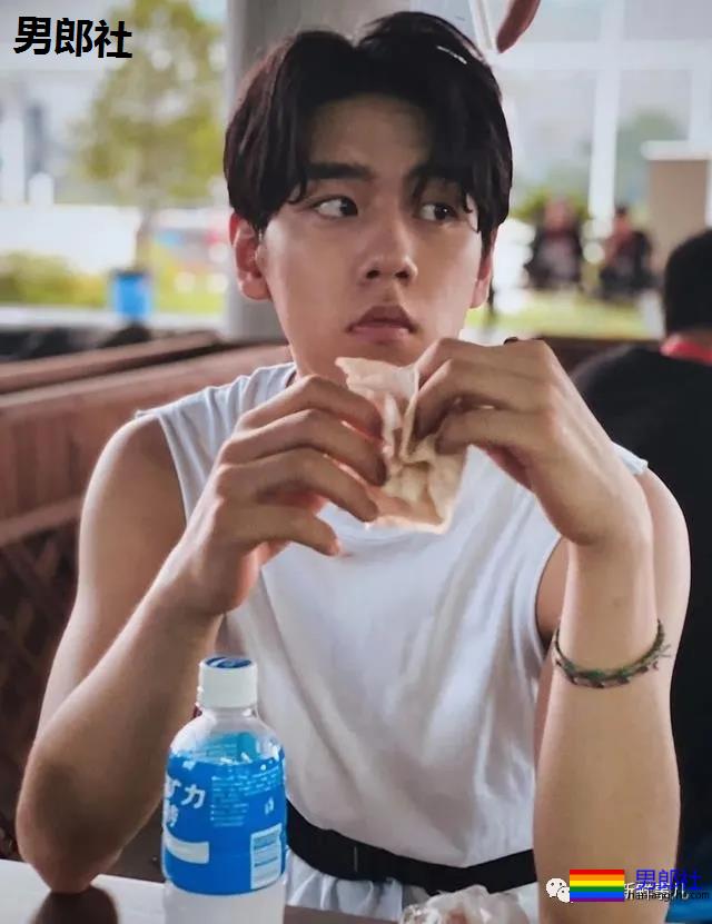 终于出了一档看肌肉帅哥的综艺节目！这谁扛得住啊？ - 51虹马