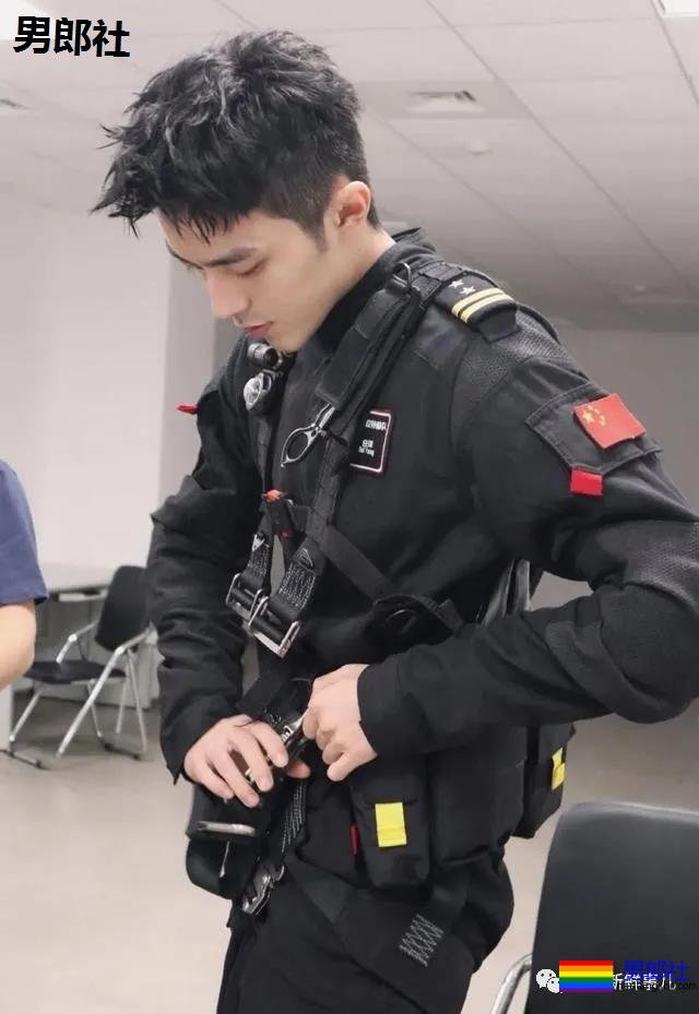 终于出了一档看肌肉帅哥的综艺节目！这谁扛得住啊？ - 51虹马