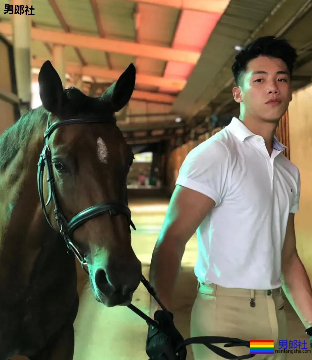 肌肉帅哥骑马驯兽，ins出柜秀男友 - 51虹马