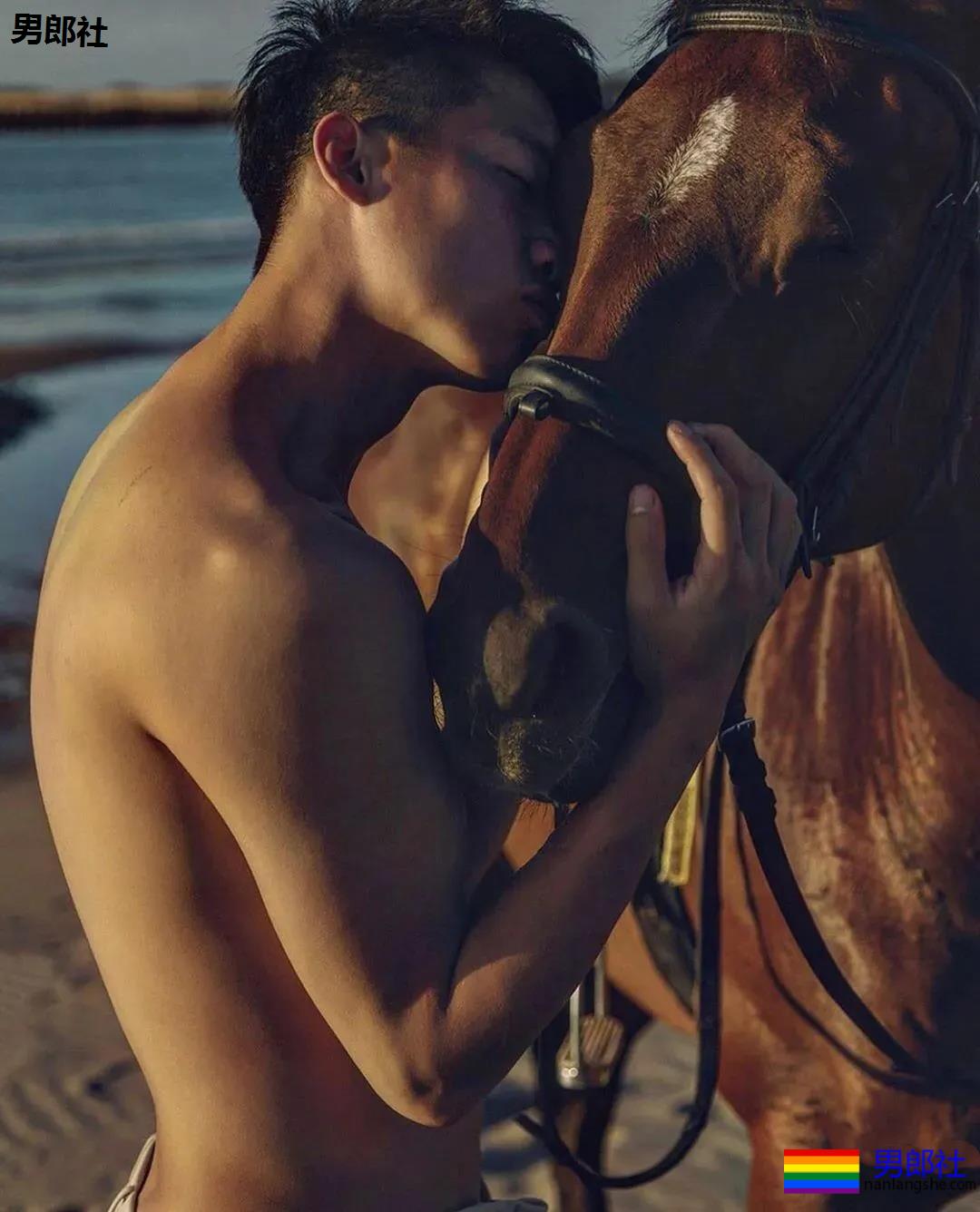 肌肉帅哥骑马驯兽，ins出柜秀男友 - 51虹马