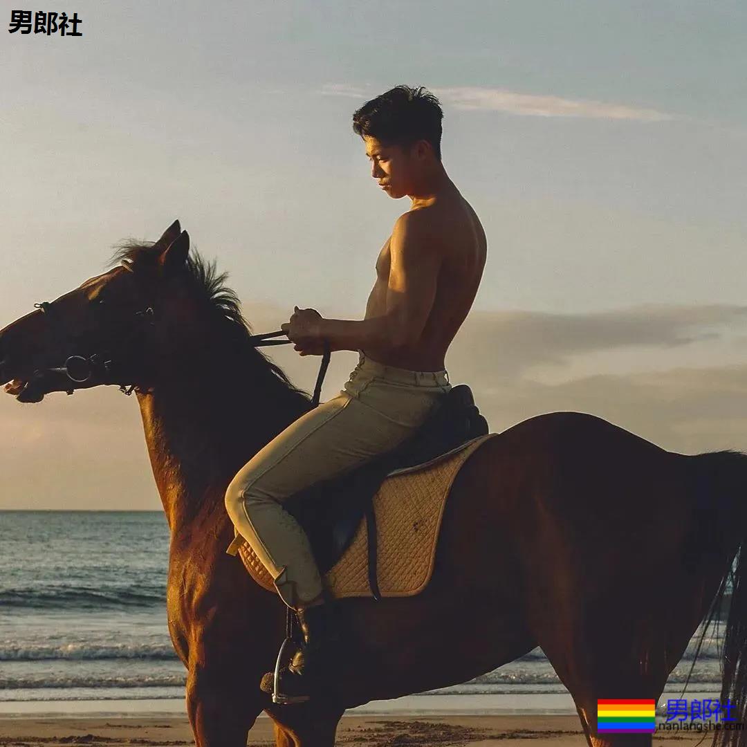 肌肉帅哥骑马驯兽，ins出柜秀男友 - 51虹马
