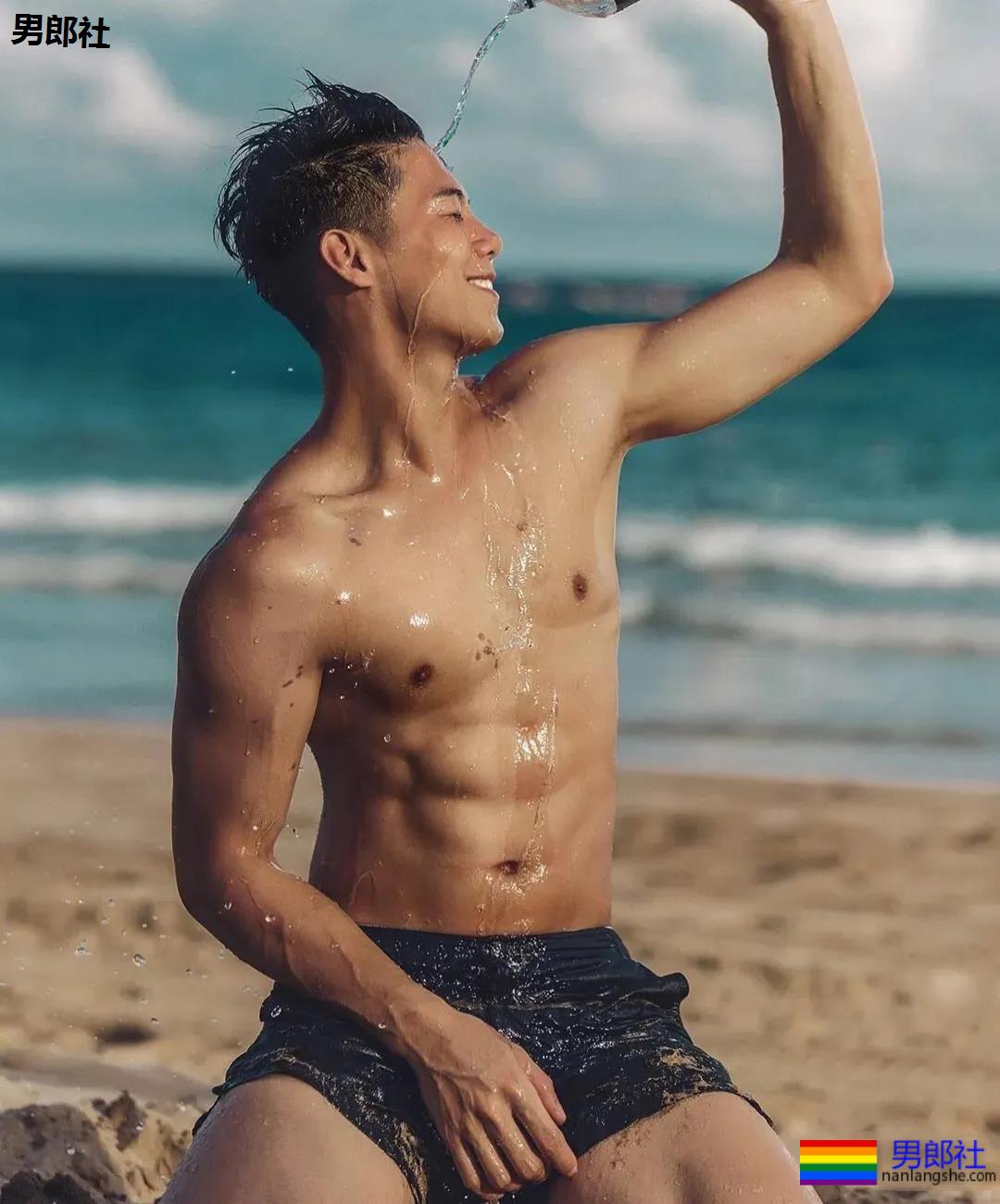 肌肉帅哥骑马驯兽，ins出柜秀男友 - 51虹马