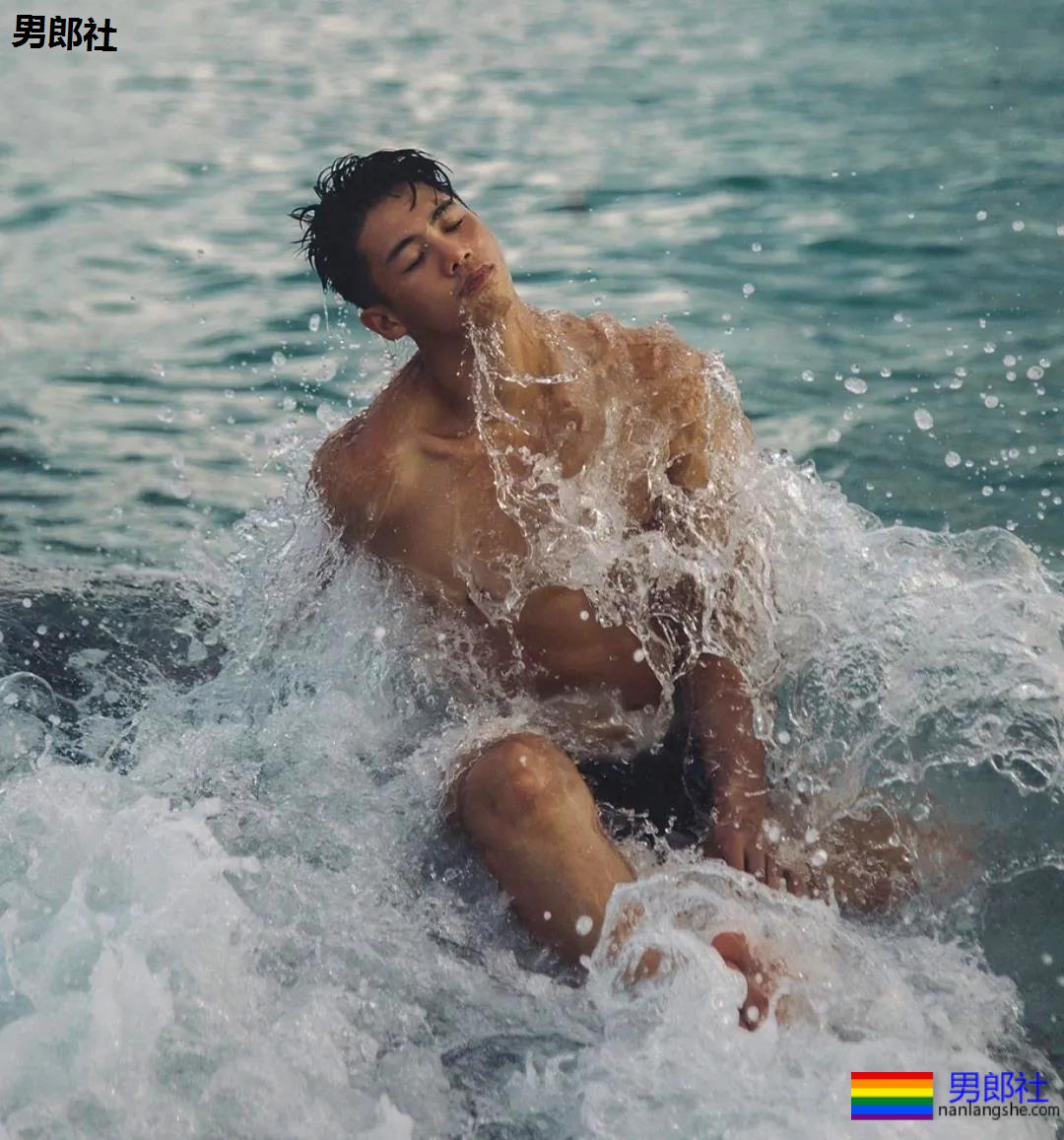 肌肉帅哥骑马驯兽，ins出柜秀男友 - 51虹马