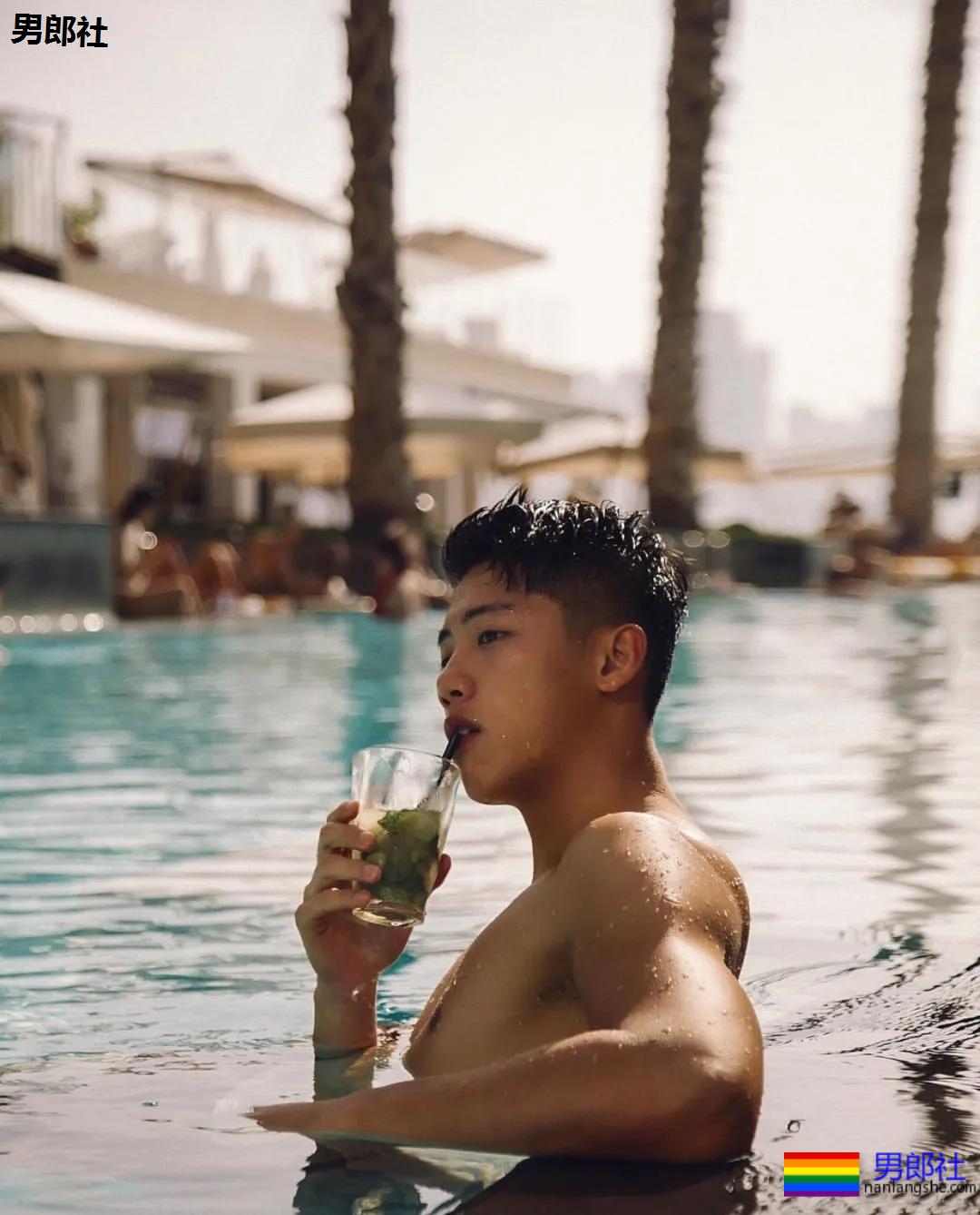 肌肉帅哥骑马驯兽，ins出柜秀男友 - 51虹马