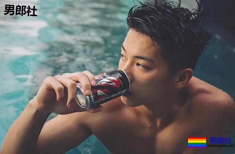 肌肉帅哥骑马驯兽，ins出柜秀男友 - 51虹马