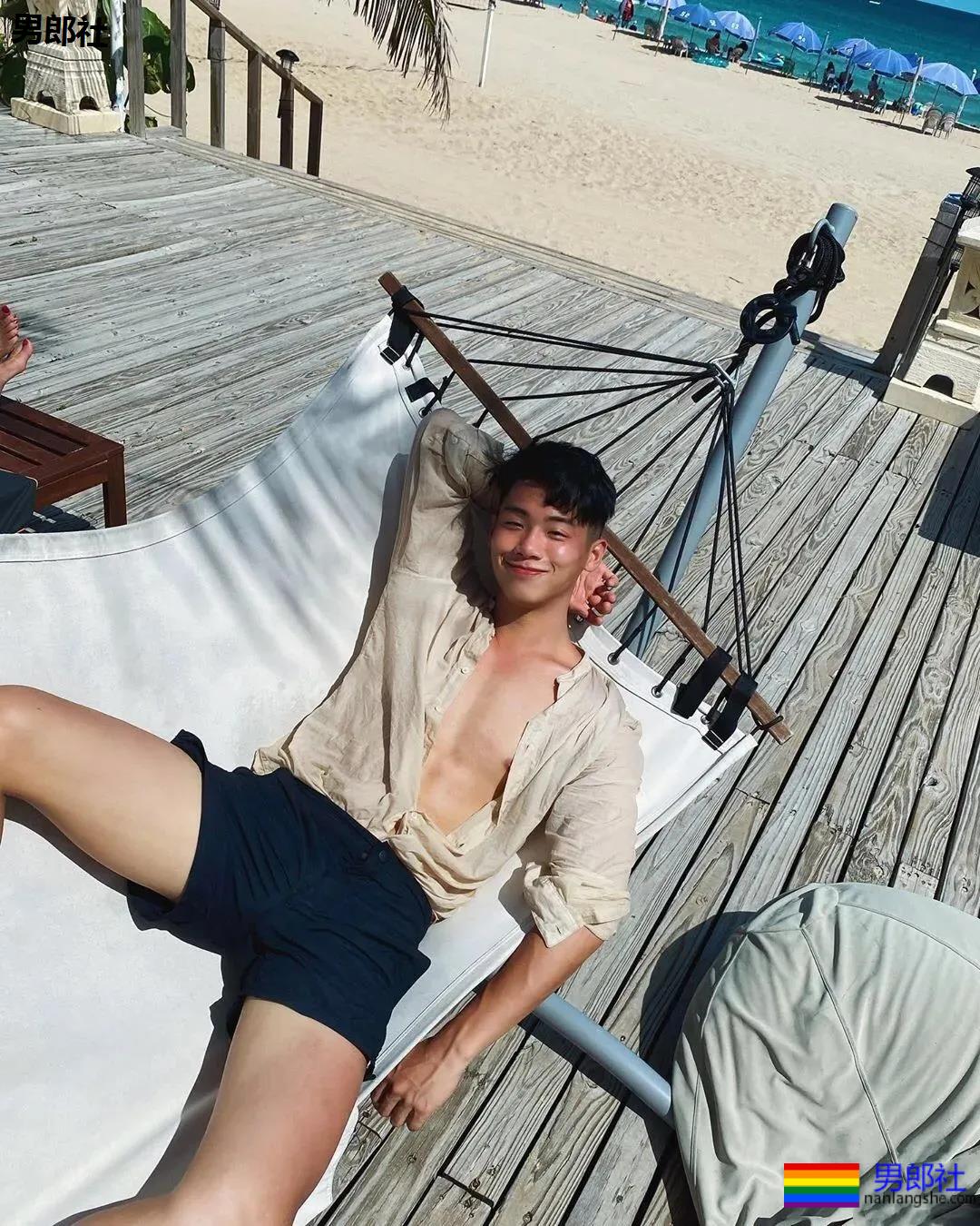 肌肉帅哥骑马驯兽，ins出柜秀男友 - 51虹马