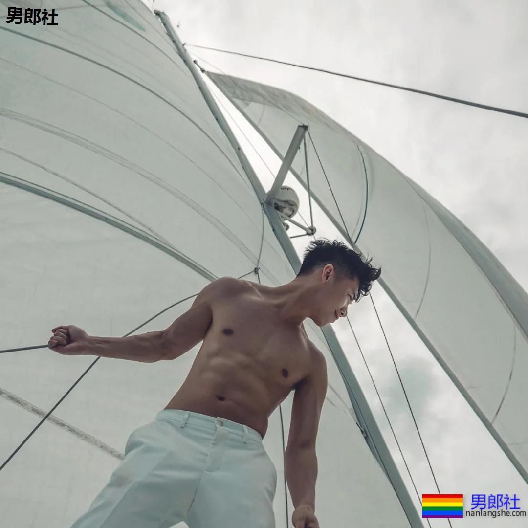 肌肉帅哥骑马驯兽，ins出柜秀男友 - 51虹马