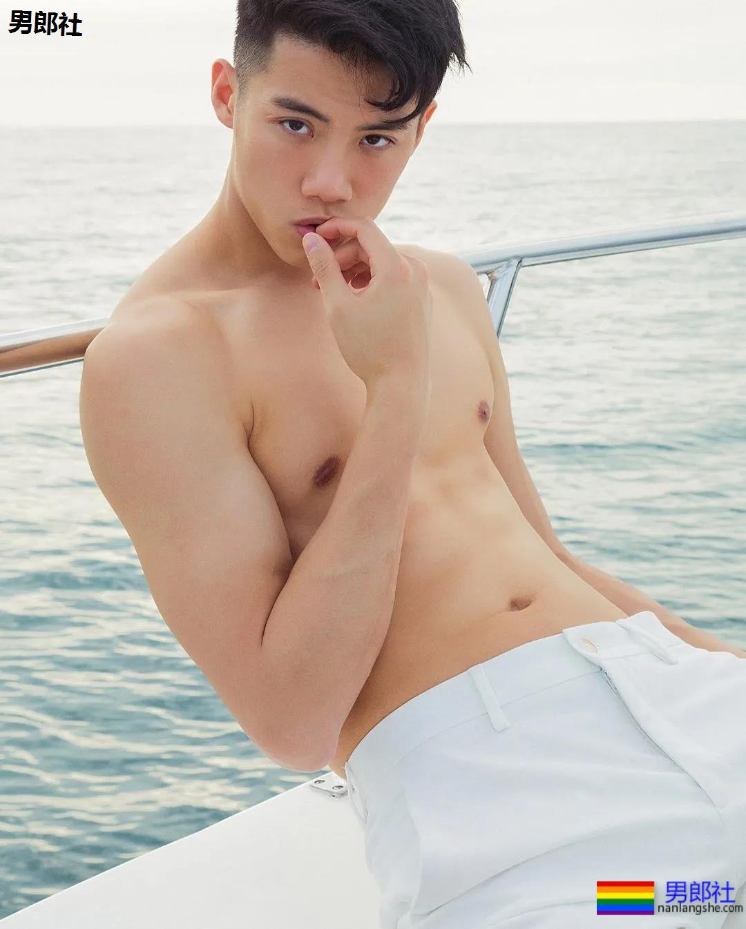 肌肉帅哥骑马驯兽，ins出柜秀男友 - 51虹马