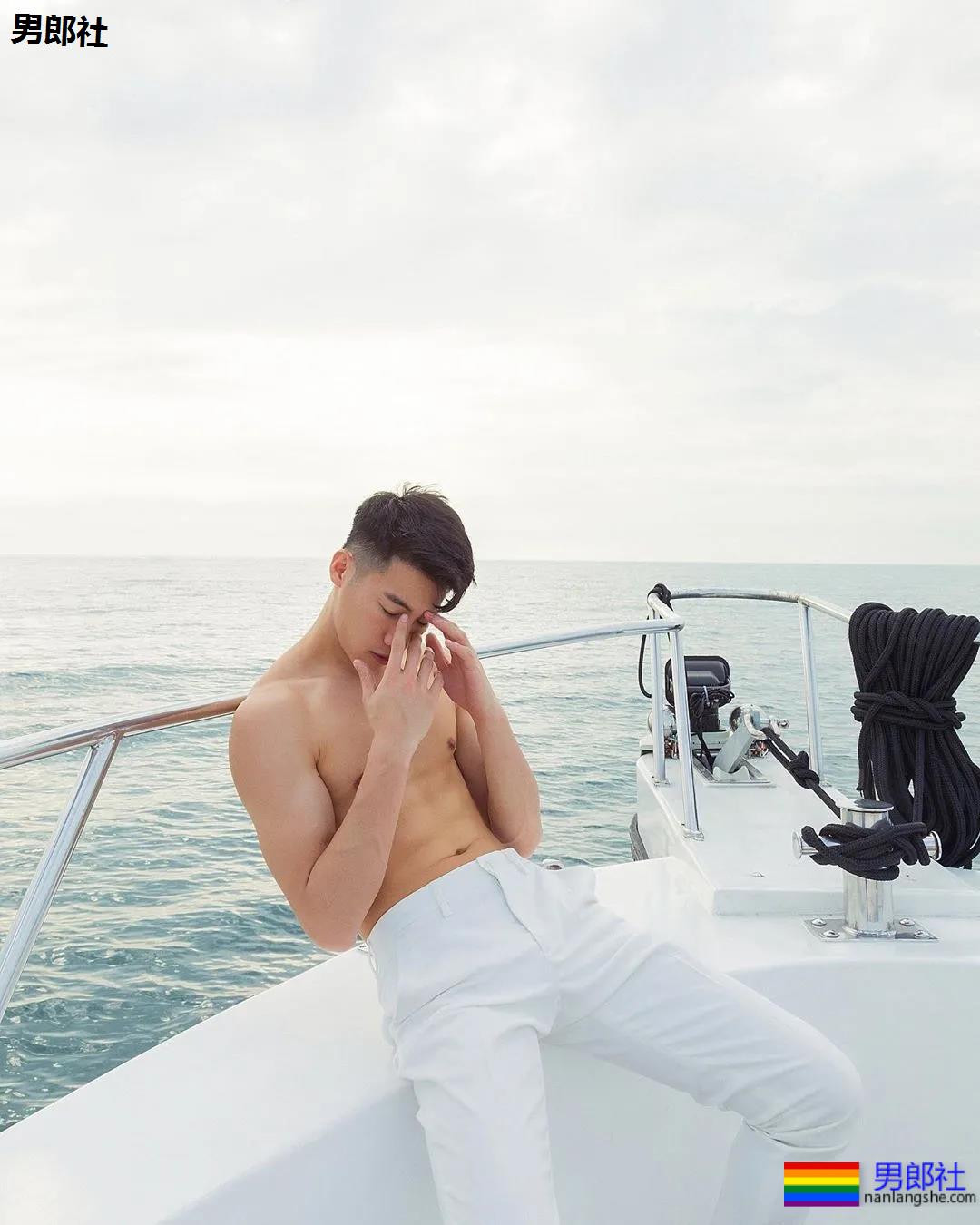 肌肉帅哥骑马驯兽，ins出柜秀男友 - 51虹马