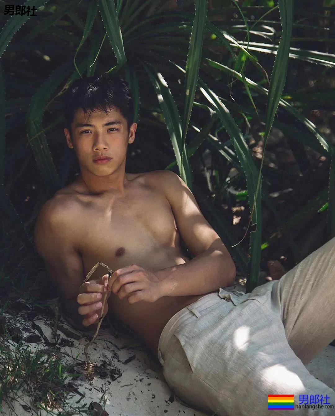 肌肉帅哥骑马驯兽，ins出柜秀男友 - 51虹马