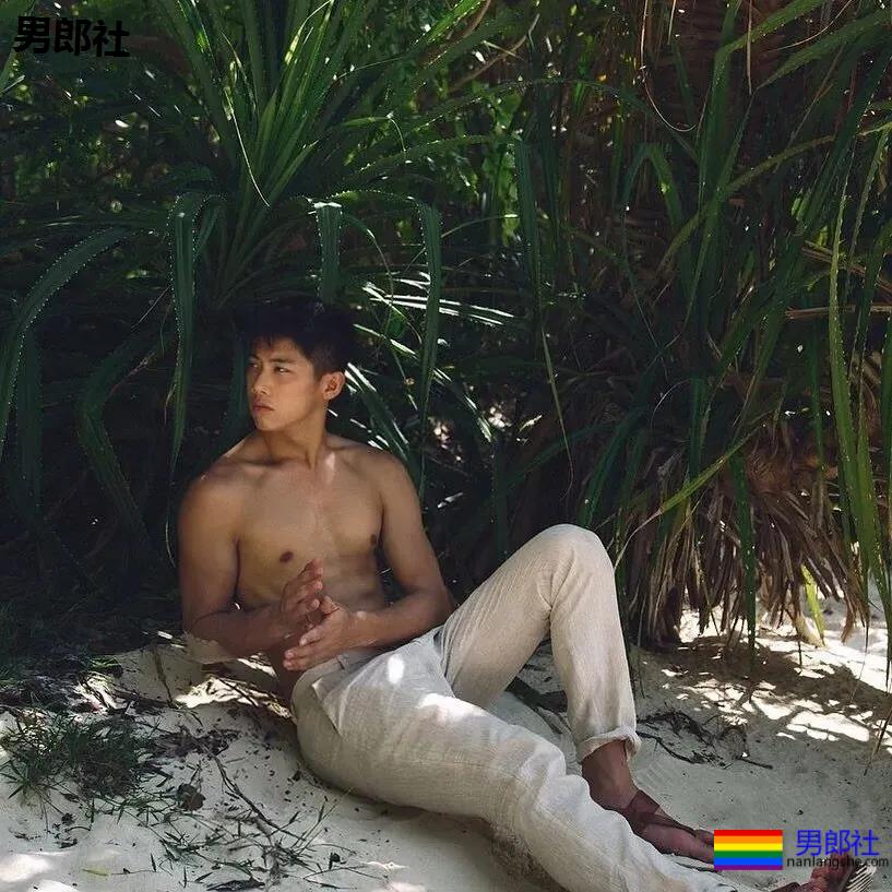 肌肉帅哥骑马驯兽，ins出柜秀男友 - 51虹马