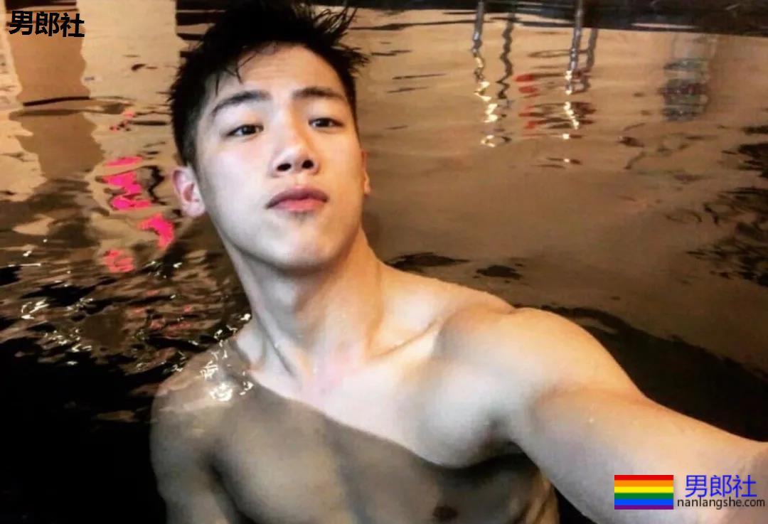 肌肉帅哥骑马驯兽，ins出柜秀男友 - 51虹马