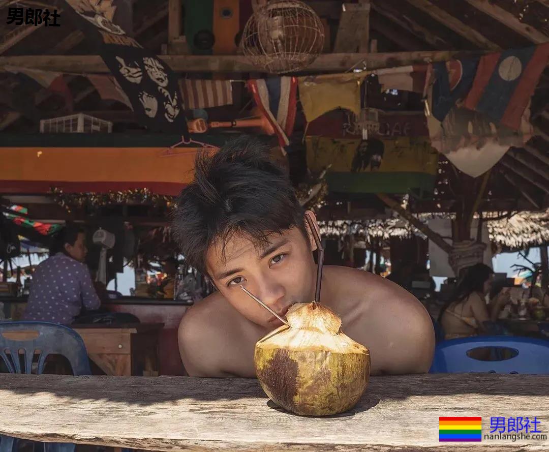 肌肉帅哥骑马驯兽，ins出柜秀男友 - 51虹马