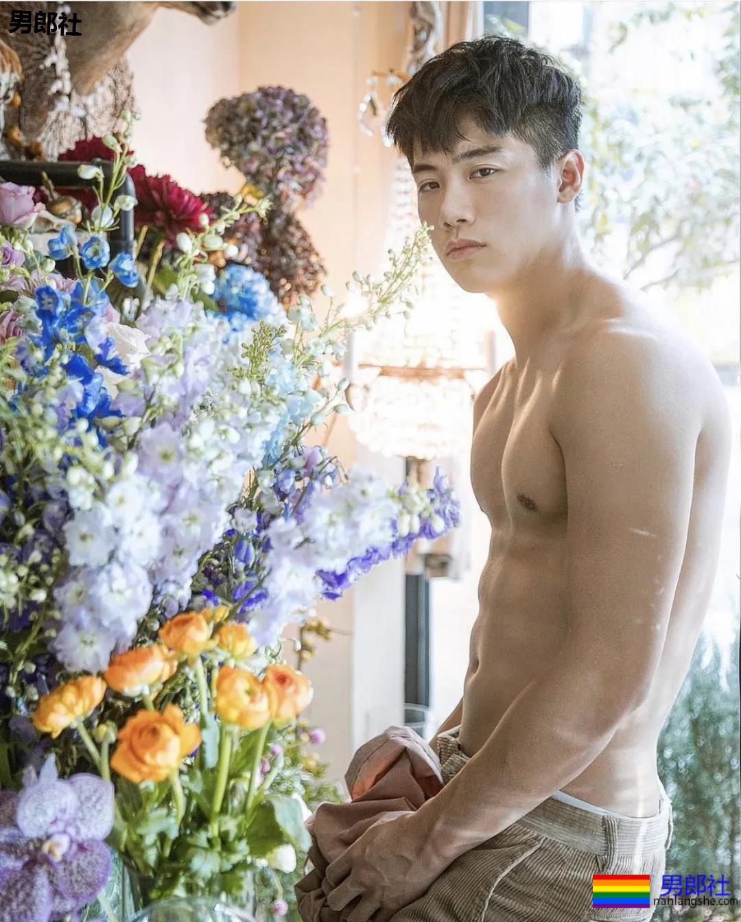 肌肉帅哥骑马驯兽，ins出柜秀男友 - 51虹马