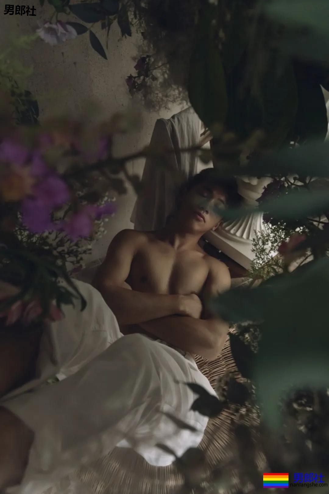 肌肉帅哥骑马驯兽，ins出柜秀男友 - 51虹马