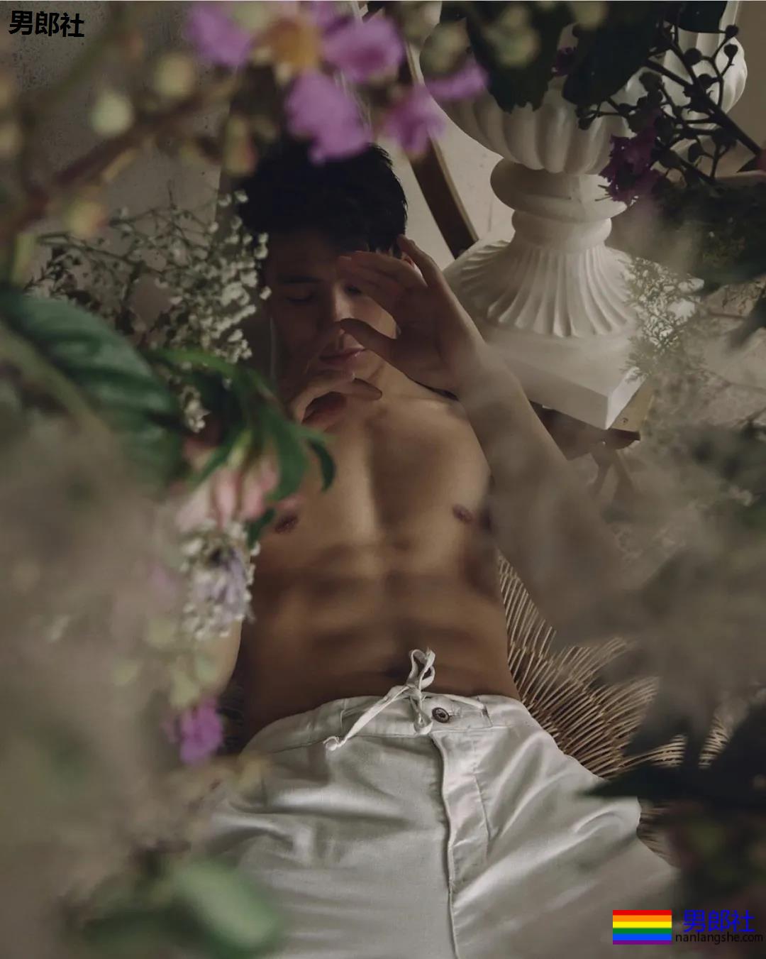 肌肉帅哥骑马驯兽，ins出柜秀男友 - 51虹马