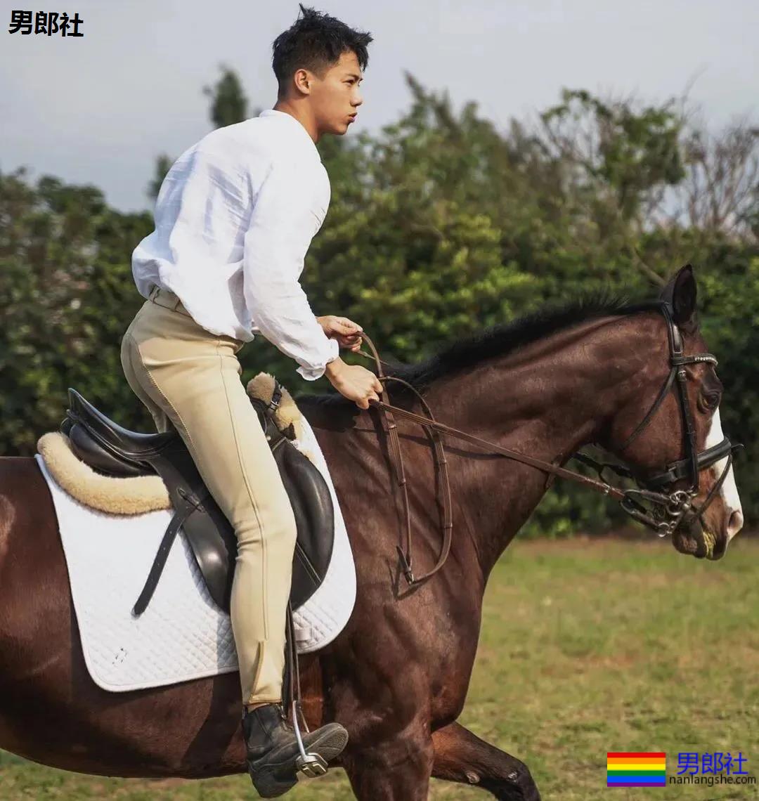肌肉帅哥骑马驯兽，ins出柜秀男友 - 51虹马