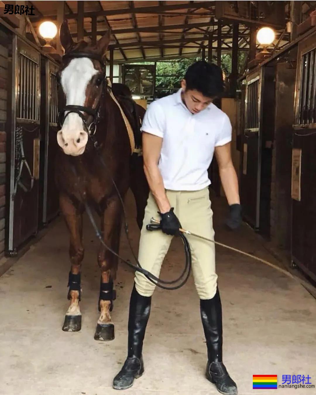 肌肉帅哥骑马驯兽，ins出柜秀男友 - 51虹马