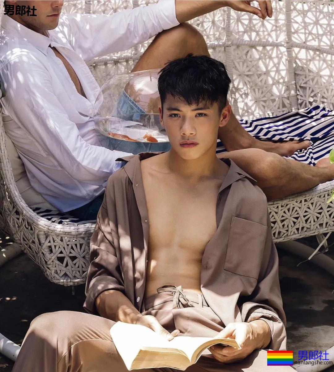 肌肉帅哥骑马驯兽，ins出柜秀男友 - 51虹马