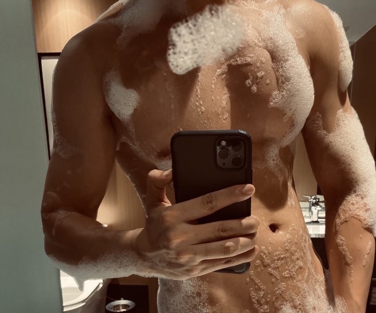 家庭聚会遇三姑六婆问东问西，作为Gay该怎么回答烂问题？教你巧妙呛回去！ - 51虹马