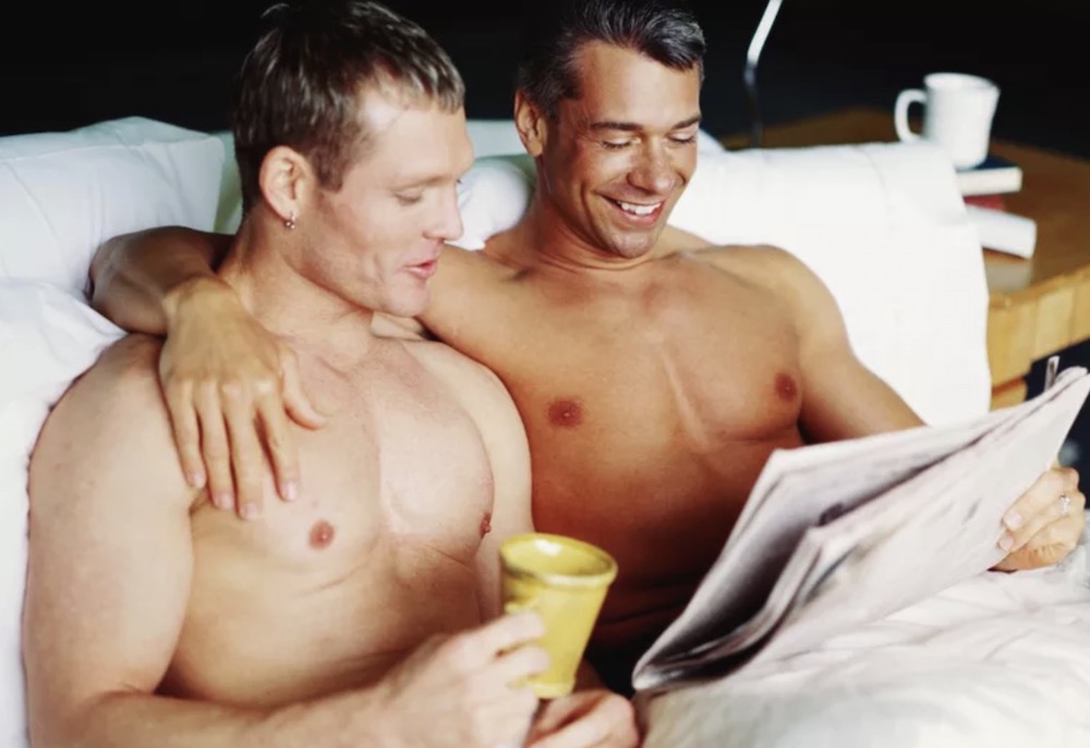 你能忍受另一半在床事的时候看手机吗?你在卖命的同时,他却在... - 51虹马 你能忍受另一半在床事的时候看手机吗?你在卖命的同时,他却在... - 51虹马