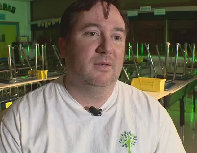 男老师在学校更衣室虐待侵犯四名男艺体生被捕 - 51虹马 男老师在学校更衣室虐待侵犯四名男艺体生被捕 - 51虹马