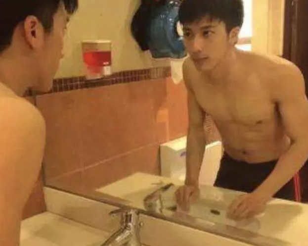 为什么有的gay年龄大了会越来越娘 - 51虹马