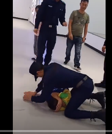 云南消防小哥火了，这腰这臀绝了！ - 51虹马