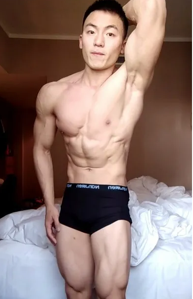 96年成都健身教练被偷拍走红,这胸太太太大了! - 51虹马 96年成都健身教练被偷拍走红,这胸太太太大了! - 51虹马