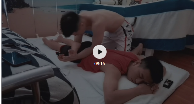 穿白色短裤的肌肉按摩师，技术真的很好-51虹马