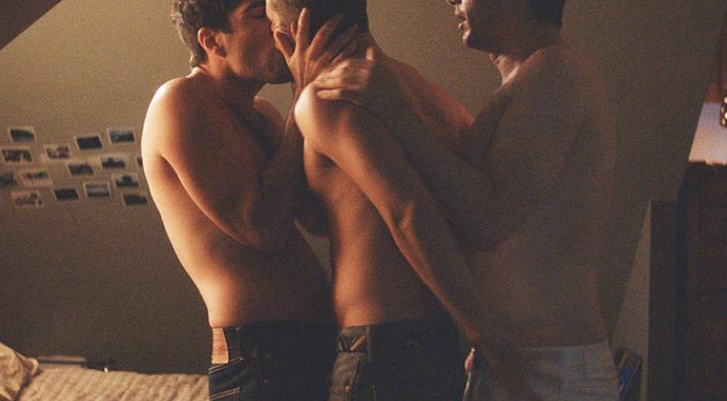 深夜脸红红，心慌慌，3P到底行不行？-51虹马