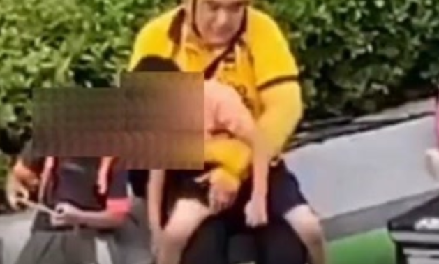 外卖小哥疑似公共场合猥亵男童，山东潍坊警方介入调查-51虹马