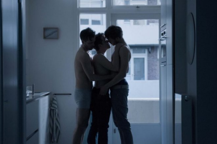 深夜脸红红，心慌慌，3P到底行不行？ - 51虹马