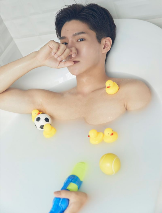 BL剧男星入伍去 国民甜点陈廷轩写真「握枪」露出好身材 - 51虹马