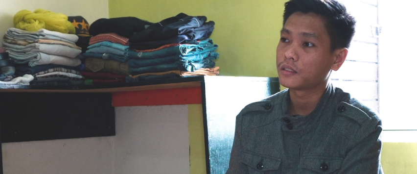 他握着男友的手,告诉刚得知感染HIV的他:没有关系,我们一起面对 - 51虹马 他握着男友的手,告诉刚得知感染HIV的他:没有关系,我们一起面对 - 51虹马