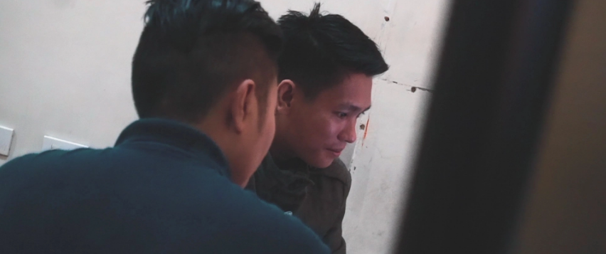 他握着男友的手,告诉刚得知感染HIV的他:没有关系,我们一起面对 - 51虹马 他握着男友的手,告诉刚得知感染HIV的他:没有关系,我们一起面对 - 51虹马