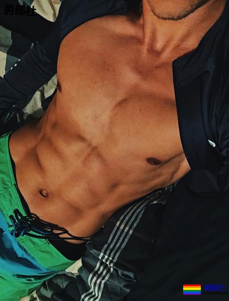 一身筋肉的禁欲系美术老师，脱掉衣服在野地里硬起来有多帅~ - 51虹马