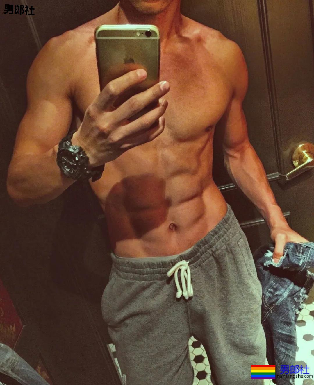 一身筋肉的禁欲系美术老师，脱掉衣服在野地里硬起来有多帅~ - 51虹马