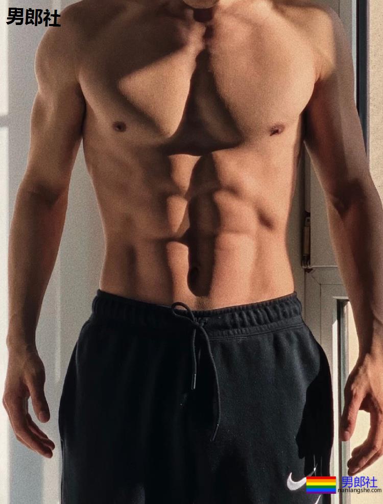 一身筋肉的禁欲系美术老师，脱掉衣服在野地里硬起来有多帅~ - 51虹马